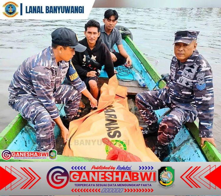 Prajurit TNI AL Sigap Evakuasi Nelayan Meninggal di Laut Muncar Prajurit TNI AL Sigap Evakuasi Nelayan Meninggal di Laut Muncar