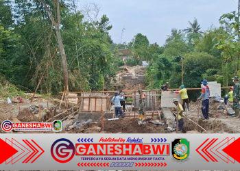TNI–Rakyat Bersatu Bangun Jembatan Perintis Garuda Merah Putih, Akses Dua Desa di Banyuwangi Segera Terhubung