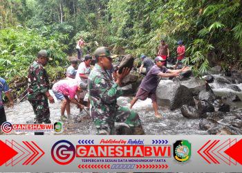 Koramil Songgon Mulai Karya Bhakti Jembatan Sungai Binau, Akses Vital Warga Segera Terbuka Koramil Songgon Mulai Karya Bhakti Jembatan Sungai Binau, Akses Vital Warga Segera Terbuka