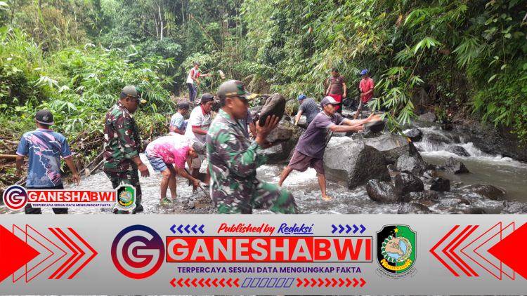 Koramil Songgon Mulai Karya Bhakti Jembatan Sungai Binau, Akses Vital Warga Segera Terbuka Koramil Songgon Mulai Karya Bhakti Jembatan Sungai Binau, Akses Vital Warga Segera Terbuka