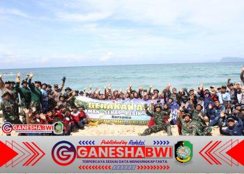 Semangat Gotong Royong Kodim 0825/Banyuwangi Warnai Gerakan ASRI di Pantai Pancur Semangat Gotong Royong Kodim 0825/Banyuwangi Warnai Gerakan ASRI di Pantai Pancur
