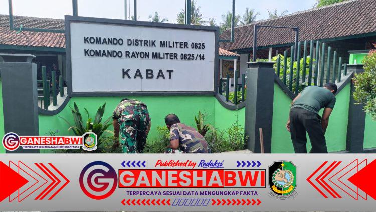 Sambut Ramadhan 1447 H, Personel Koramil 0825/14 Kabat Gelar Karya Bhakti Bersihkan Makoramil