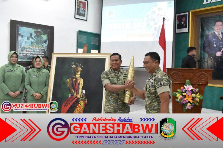 Danrem 083/Baladhika Jaya Akhiri Pengabdian di Banyuwangi, Tegaskan Disiplin dan Loyalitas Prajurit sebagai Pilar Kehormatan Satuan Danrem 083/Baladhika Jaya Akhiri Pengabdian di Banyuwangi, Tegaskan Disiplin dan Loyalitas Prajurit sebagai Pilar Kehormatan Satuan