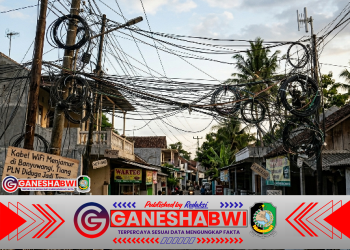 Kabel WiFi Menjamur di Banyuwangi, Tiang PLN Diduga Jadi Tumpuan Tanpa Penataan Resmi