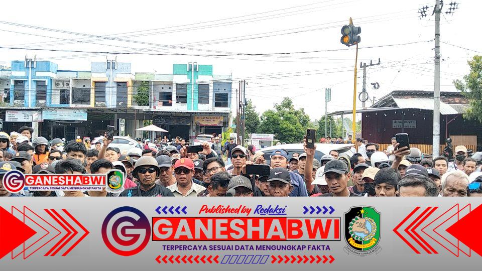 Aksi Massa di Depan Polresta Banyuwangi: Dugaan Ketidakadilan Hukum Picu Kemarahan Publik, Kasus Penganiayaan Diproses Tipiring