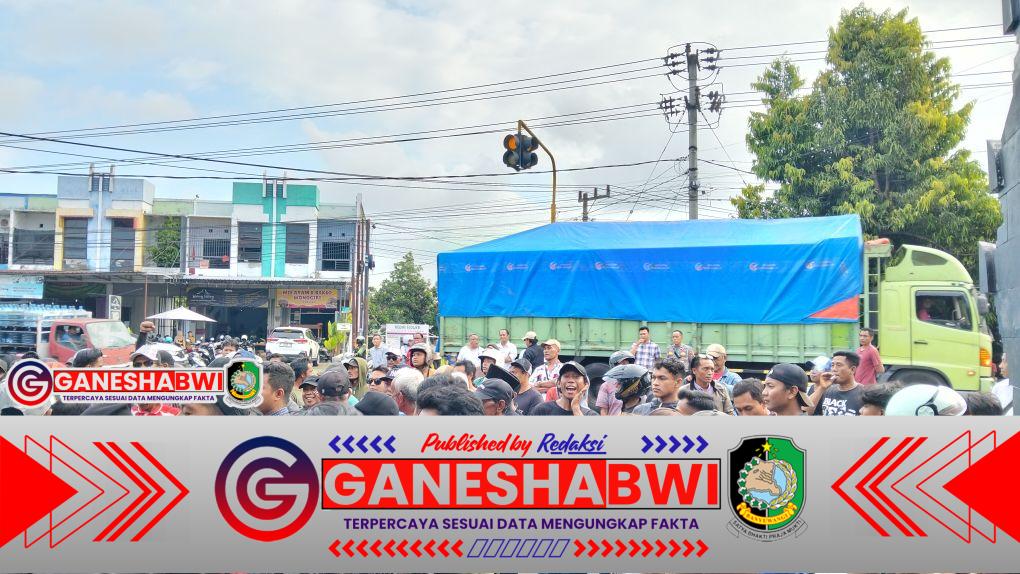 Aksi Massa di Depan Polresta Banyuwangi: Dugaan Ketidakadilan Hukum Picu Kemarahan Publik, Kasus Penganiayaan Diproses Tipiring Aksi Massa di Depan Polresta Banyuwangi: Dugaan Ketidakadilan Hukum Picu Kemarahan Publik, Kasus Penganiayaan Diproses Tipiring