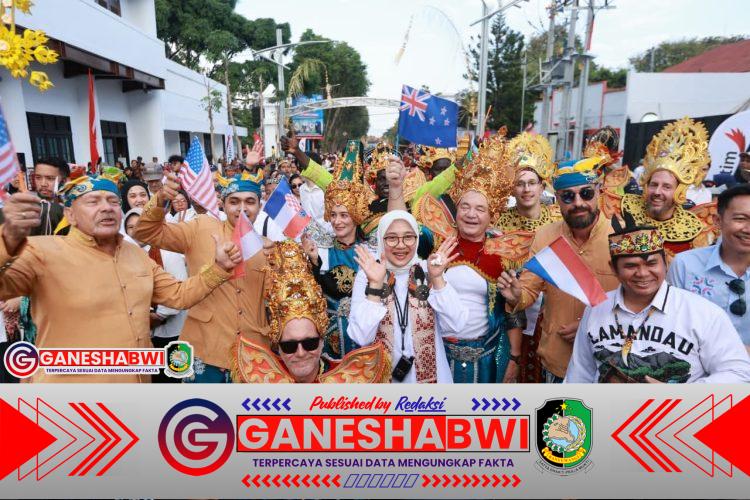 Banyuwangi Ethno Carnival 2026 Mendunia, Wisatawan Mancanegara Terpesona Pesona “Perang Bayu” dan Kekayaan Budaya Blambangan