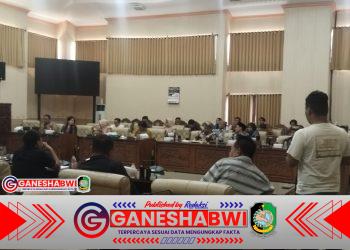 DPRD Banyuwangi Gelar RDPU Bahas Tambang Galian C, Penegakan Hukum Diminta Adil Tanpa Tebang Pilih Demi Menjaga Ekonomi dan Kepastian Investasi DPRD Banyuwangi Gelar RDPU Bahas Tambang Galian C, Penegakan Hukum Diminta Adil Tanpa Tebang Pilih Demi Menjaga Ekonomi dan Kepastian Investasi